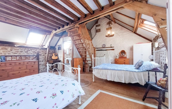 1 bedroom, bed sheets