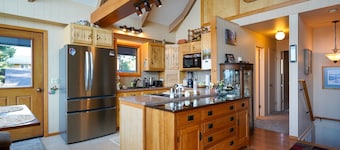 Charming 4-bedroom lake front cabin in serene Coolin, ID 