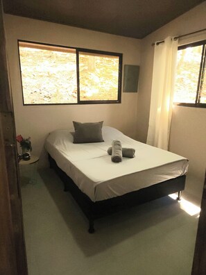 2 bedrooms, free WiFi, bed sheets - Casa Vista, 10 min.Playa San Juanillo, Wildlife Refuge Ostional, Guanacaste,  (San Juanillo)