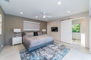 3 bedrooms, iron/ironing board, free WiFi, bed sheets - Modern Oasis, Heated Pool, Short Drive to Beach (Fort Lauderdale)