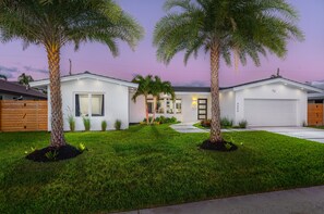 Exterior - Modern Oasis, Heated Pool, Short Drive to Beach (Fort Lauderdale)