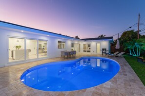 A heated pool - Modern Oasis, Heated Pool, Short Drive to Beach (Fort Lauderdale)