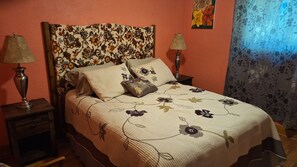 3 bedrooms, desk, iron/ironing board, free WiFi