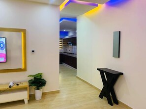 Habitación económica, balcón, vistas a la ciudad | Zona de estar