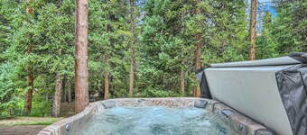 5 BDR Forest Retreat w/ Hot Tub