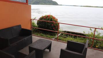 Suite Junior, balcon, vue mer | Terrasse/Patio