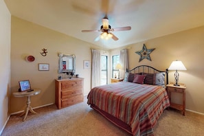 2 bedrooms, free WiFi, bed sheets - Come Stay at Robert's Retreat (Alto)