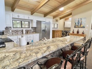 Fridge, microwave, oven, stovetop - Elk Ridge Retreat - Unit L1 (Ruidoso)