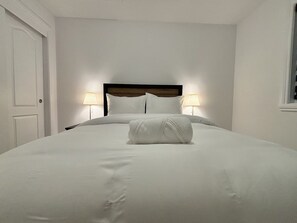 4 slaapkamers, een bureau, een strijkplank/strijkijzer, wifi