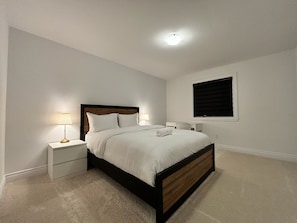 4 Schlafzimmer, Schreibtisch, Bügeleisen/Bügelbrett, WLAN