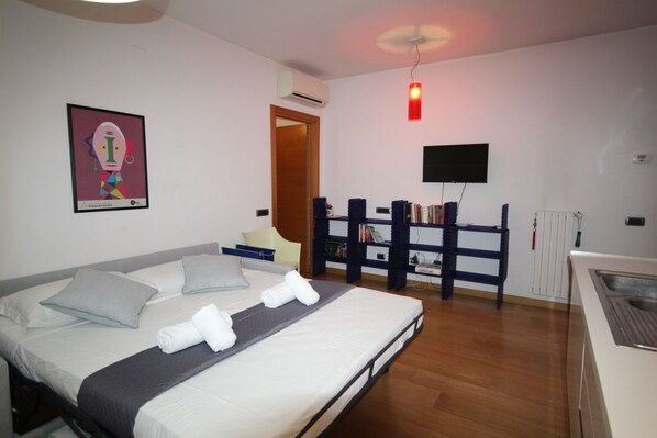 1 bedroom, iron/ironing board, WiFi, bed sheets