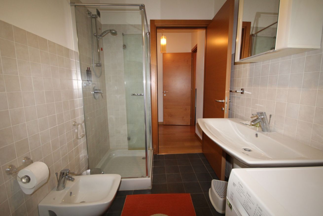 Dusche, Haartrockner, Bidet, Handtücher