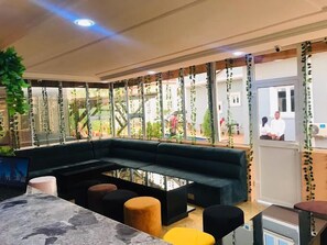 Bar (on property) - King Dee Suites and Apartments (Abuja)