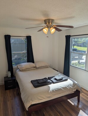 2 bedrooms, iron/ironing board, WiFi, bed sheets