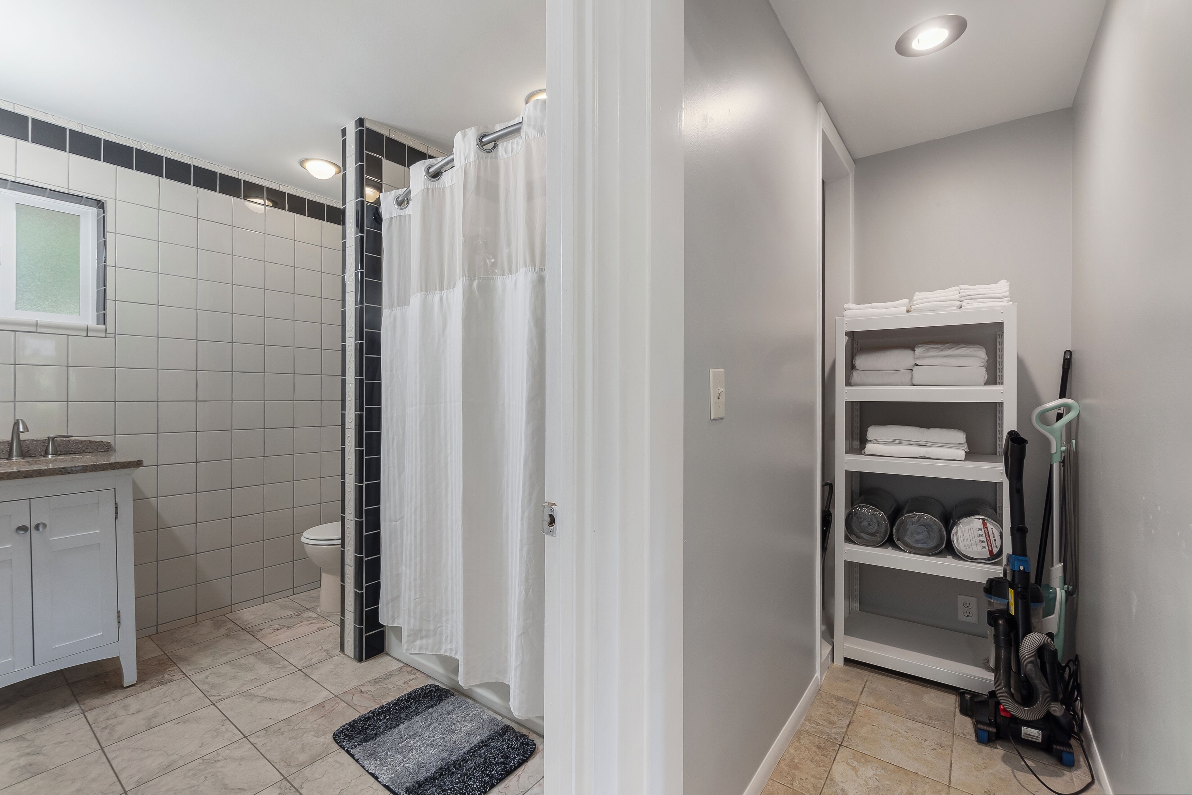 Hårtork, handdukar, tvål och schampo