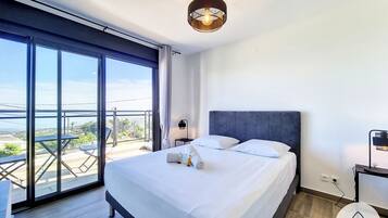 3 chambres, fer et planche à repasser