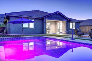Outdoor pool - Estrella Mountain 5 Bdrm w/Views, Pool, and Games! (Goodyear)