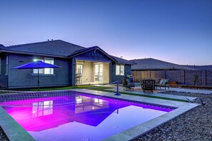 Outdoor pool - Estrella Mountain 5 Bdrm w/Views, Pool, and Games! (Goodyear)