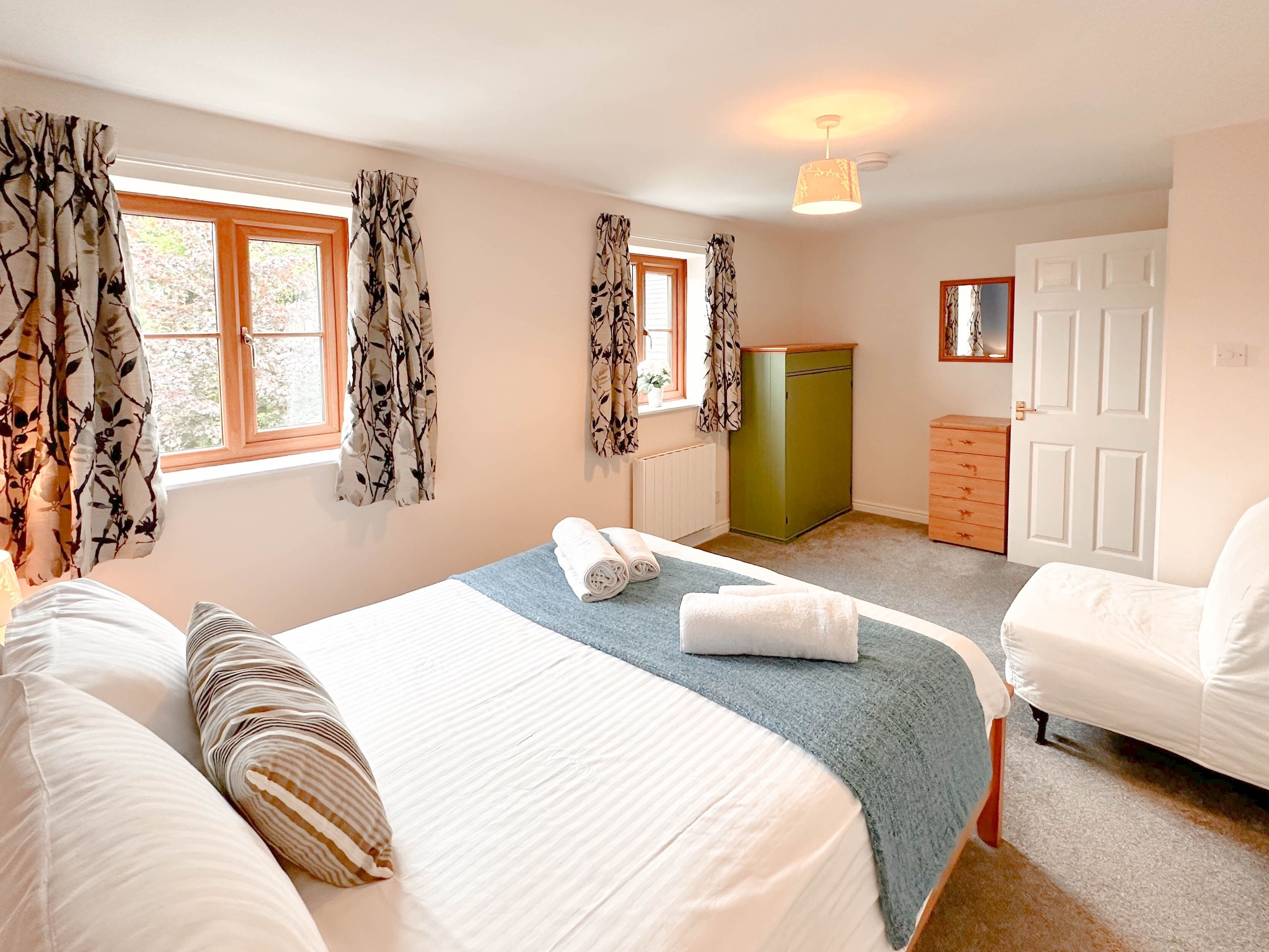 2 bedrooms, iron/ironing board, travel cot, free WiFi
