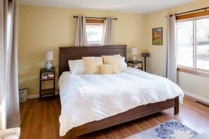 Iron/ironing board, travel cot, free WiFi, bed sheets - Vineyard-House Escape in Sonoma Wine Country (Sonoma)