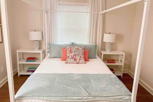 2 quartos, ferros/tábuas de passar roupa, Wi-Fi, roupa de cama