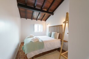 3 bedrooms, desk, iron/ironing board, travel cot