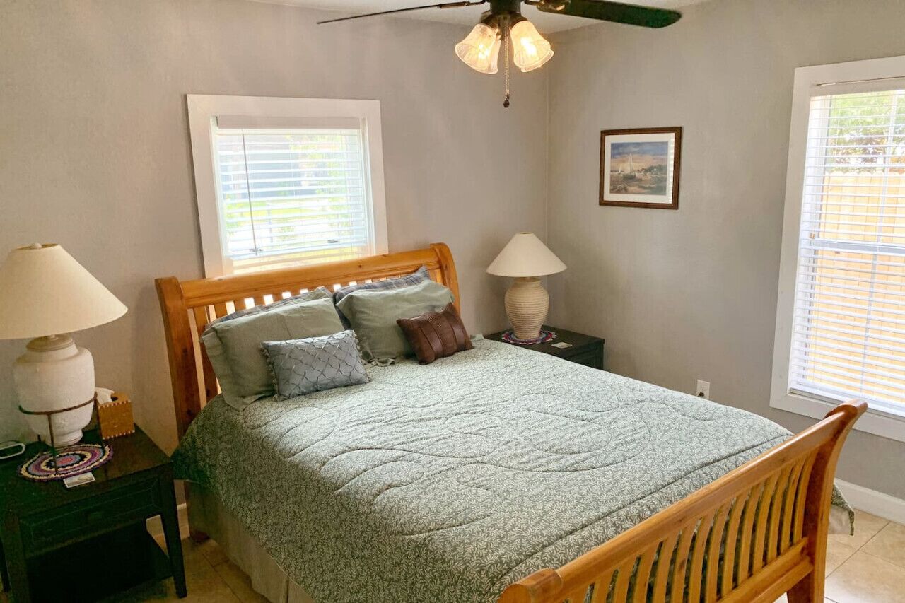 2 bedrooms, desk, iron/ironing board, travel crib