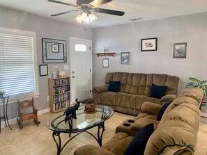 TV - Sweet Cottage 5 mi to Legoland & 0.5 mi to dwntwn (Winter Haven)