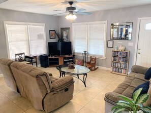 TV - Sweet Cottage 5 mi to Legoland & 0.5 mi to dwntwn (Winter Haven)