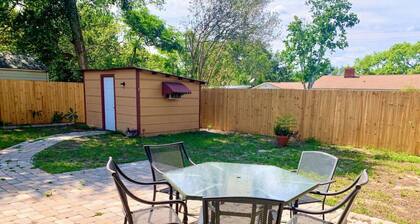 Sweet Cottage 5 mi to Legoland & 0.5 mi to dwntwn