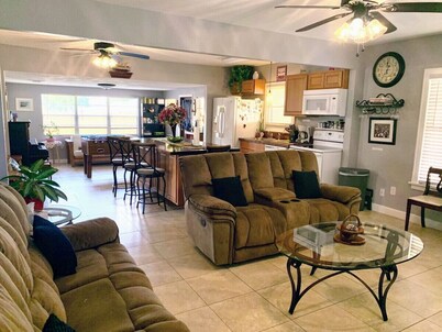 Sweet Cottage 5 mi to Legoland & 0.5 mi to dwntwn