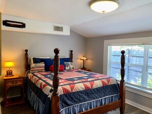 3 chambres, bureau, fer et planche à repasser, lit parapluie