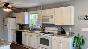 冰箱、微波炉、烤箱、炉灶