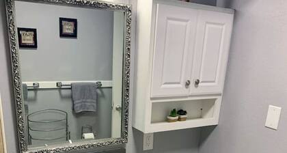Cozy Bungalow - 5 mi Legoland & 0.5 mi Dwntwn