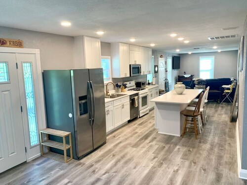 Getaway Clubhouse 5 mil Legoland & .5 mil Downtown