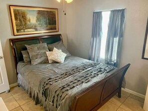 4 bedrooms, desk, iron/ironing board, travel cot