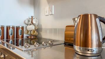 Cookware/dishes/utensils