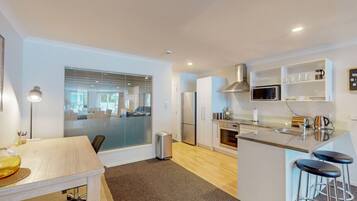 Cookware/dishes/utensils