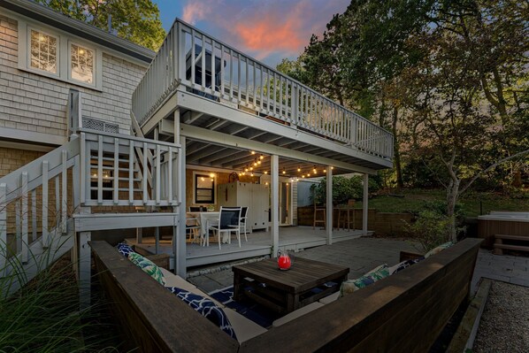 Terrace/patio - Near Mayflower! Pool & Hottub! Dogs OK! Slps 10! (Dennis)