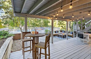Outdoor dining - Near Mayflower! Pool & Hottub! Dogs OK! Slps 10! (Dennis)