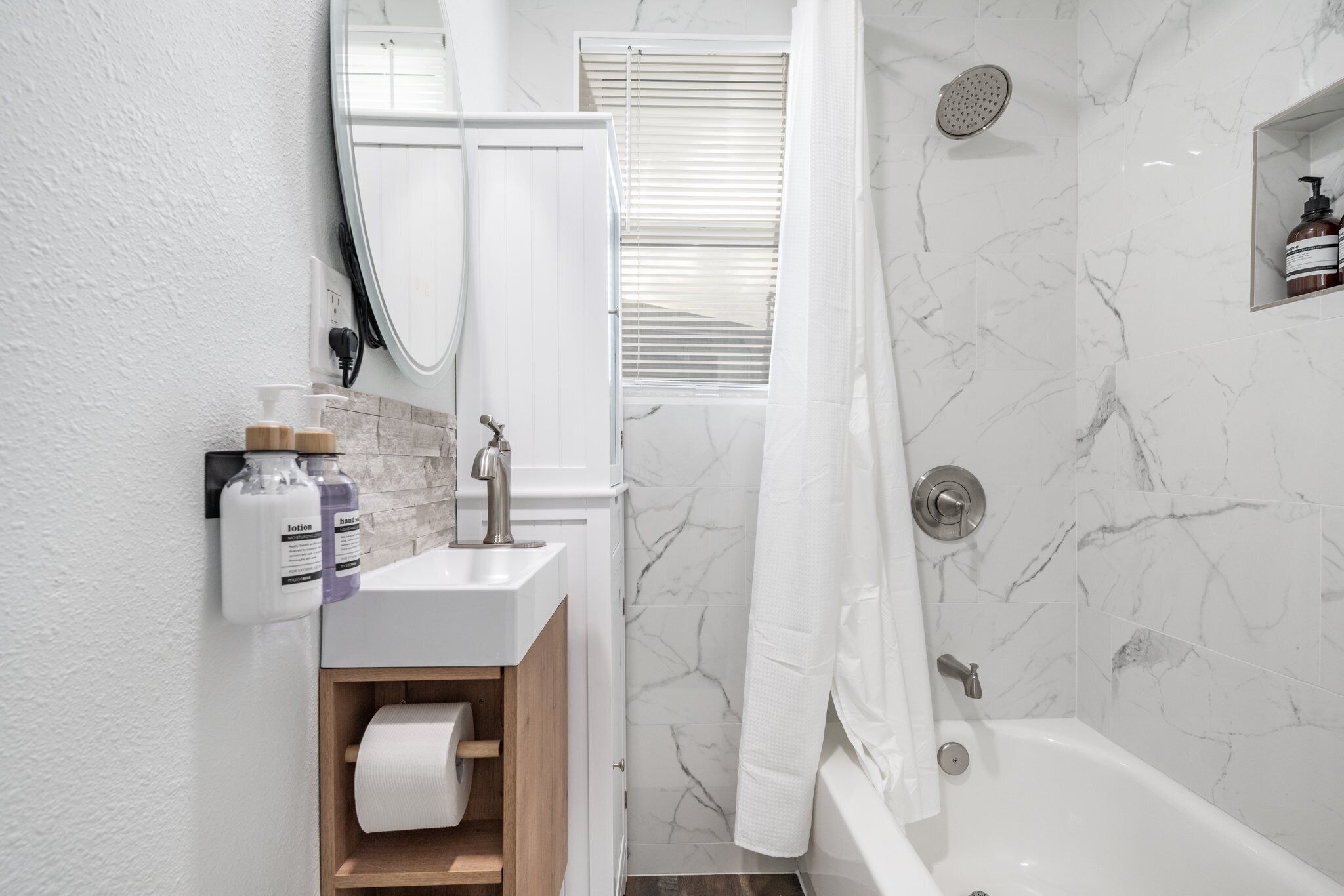 Pyyhkeet, saippua, sampoo, vessapaperi