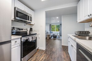 Fridge, microwave, oven, stovetop - Home Away from Home! (Tacoma)