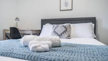 3 bedrooms, desk, iron/ironing board, travel crib