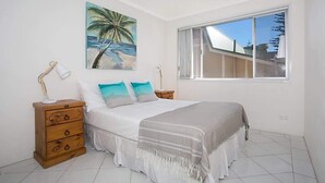 2 bedrooms, WiFi - Camden House Opposite Mermaid Beach (Mermaid Beach)
