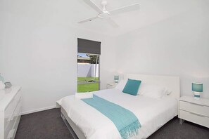 5 bedrooms, WiFi - Buena Vista (Broadbeach Waters)