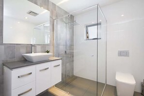 Shower, hair dryer - Buena Vista (Broadbeach Waters)