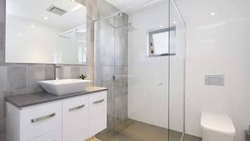 Ducha y secador de pelo