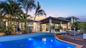 Pool - La Vida Coastal Luxury with Pool Broadbeach (Broadbeach Waters)