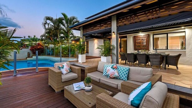 Outdoor dining - La Vida Coastal Luxury with Pool Broadbeach (Broadbeach Waters)