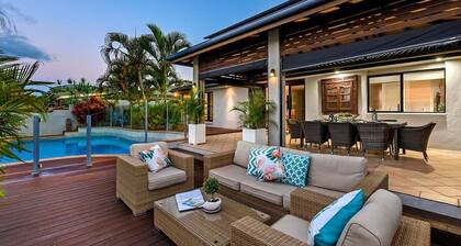 La Vida Coastal Luxury with Pool Broadbeach